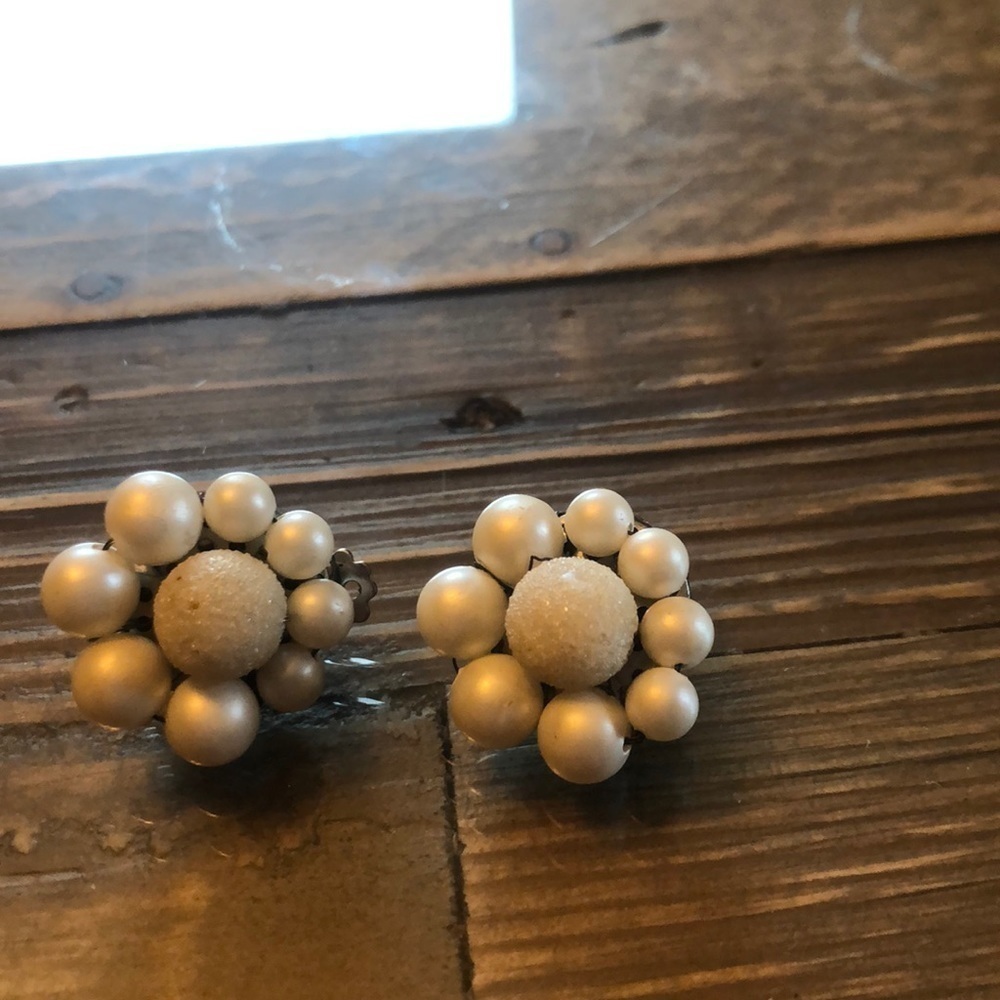 Vintage white clip on earrings​​​​​​​​​​​​​​